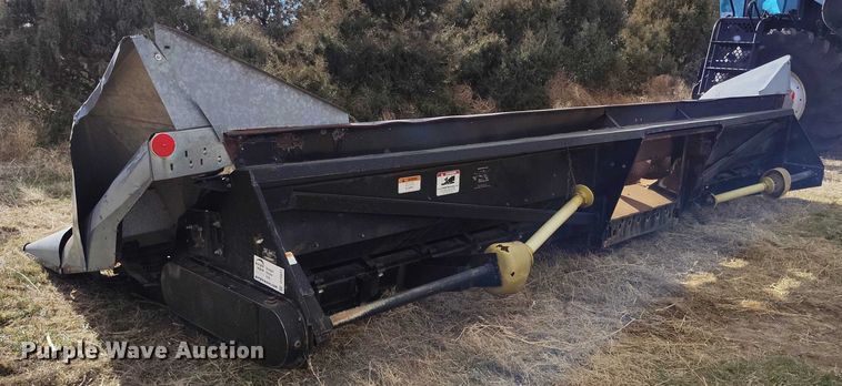 image for item DT0831 Gleaner corn head