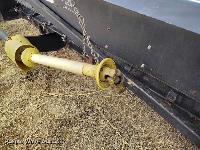 image for item DT0831 Gleaner corn head