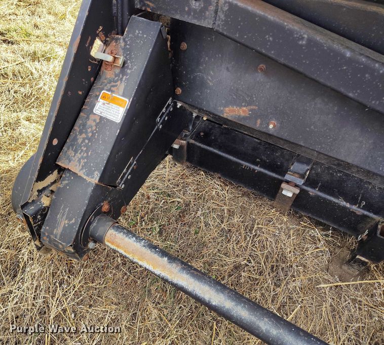image for item DT0831 Gleaner corn head