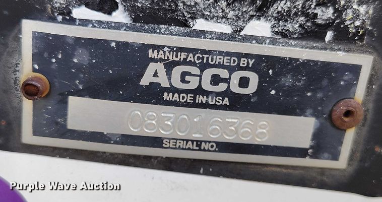 image for item DT0831 Gleaner corn head