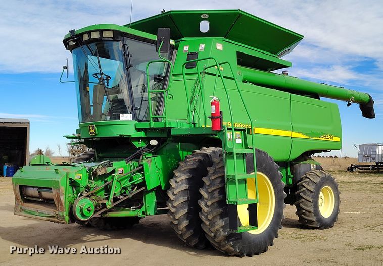 image for item DT0834 2004 John Deere 9660 STS combine