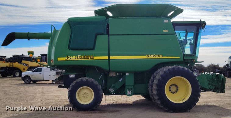 image for item DT0834 2004 John Deere 9660 STS combine