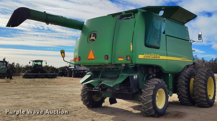 image for item DT0834 2004 John Deere 9660 STS combine