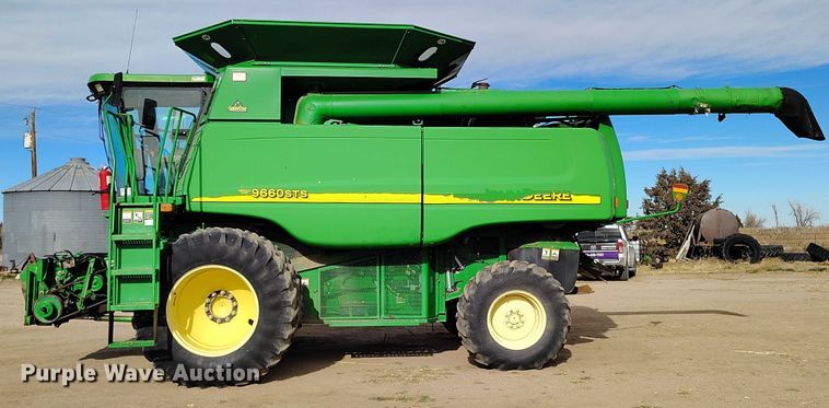 image for item DT0834 2004 John Deere 9660 STS combine