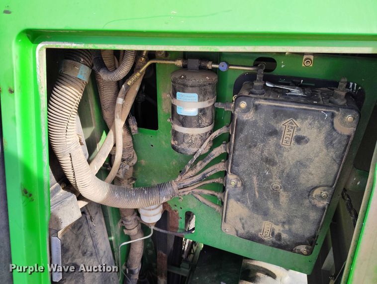 image for item DT0834 2004 John Deere 9660 STS combine