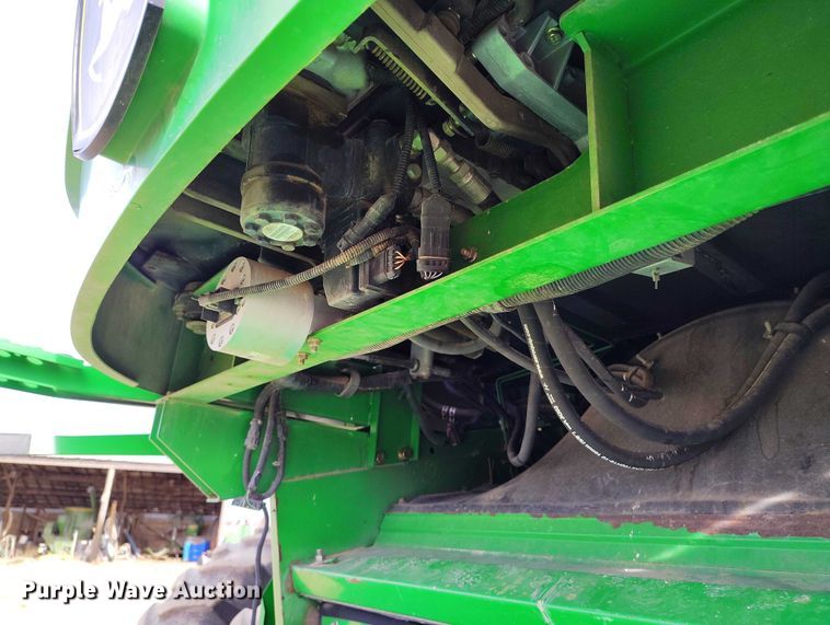 image for item DT0834 2004 John Deere 9660 STS combine