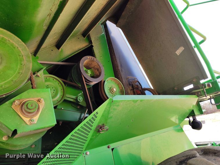 image for item DT0834 2004 John Deere 9660 STS combine