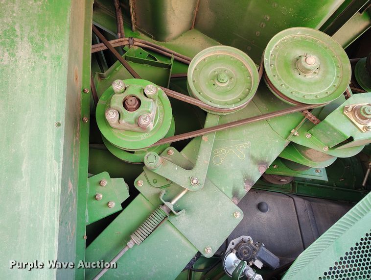 image for item DT0834 2004 John Deere 9660 STS combine