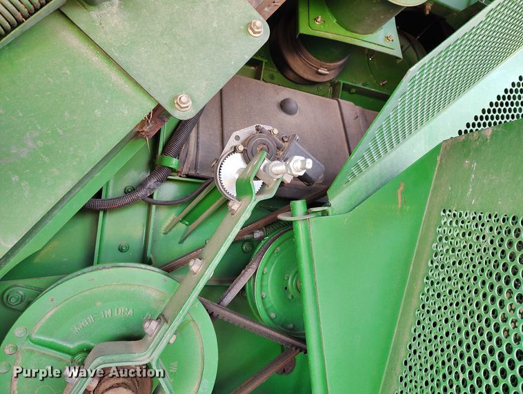 image for item DT0834 2004 John Deere 9660 STS combine