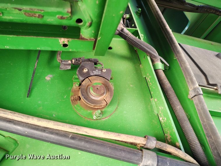 image for item DT0834 2004 John Deere 9660 STS combine
