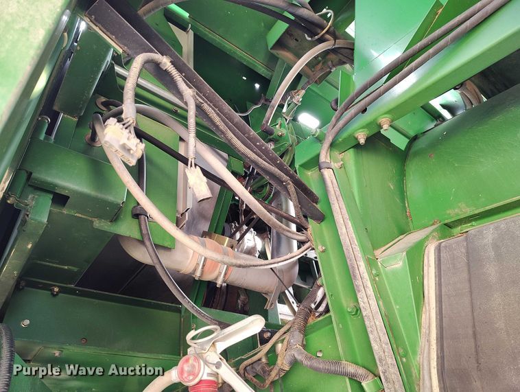 image for item DT0834 2004 John Deere 9660 STS combine