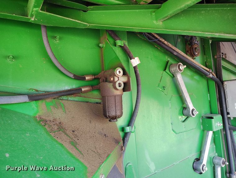 image for item DT0834 2004 John Deere 9660 STS combine