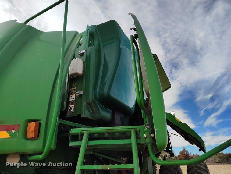 image for item DT0834 2004 John Deere 9660 STS combine