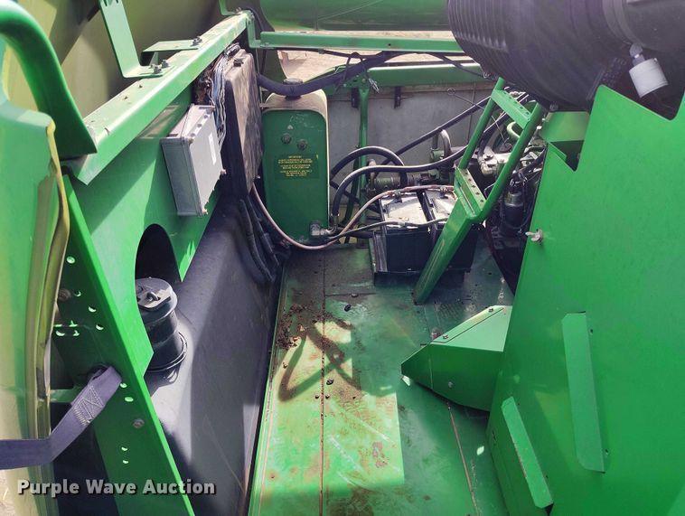 image for item DT0834 2004 John Deere 9660 STS combine