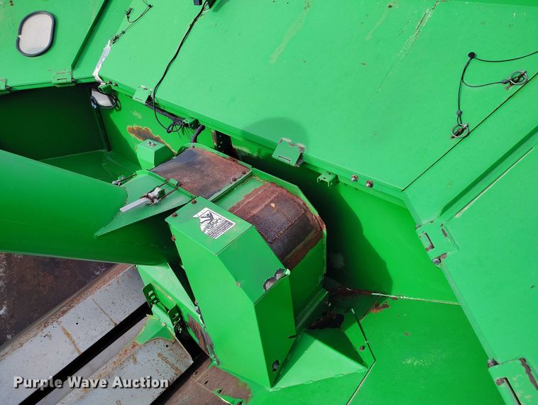 image for item DT0834 2004 John Deere 9660 STS combine