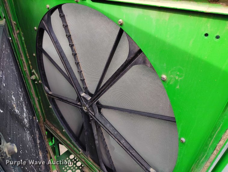 image for item DT0834 2004 John Deere 9660 STS combine