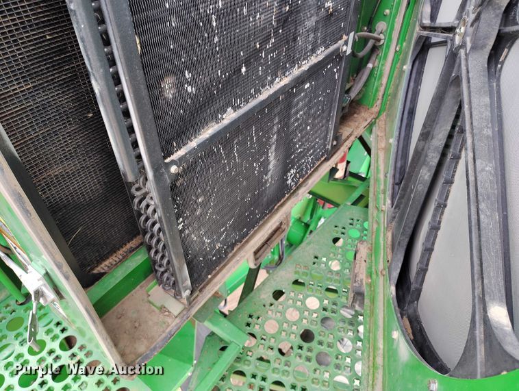 image for item DT0834 2004 John Deere 9660 STS combine