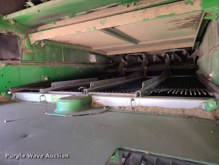 image for item DT0834 2004 John Deere 9660 STS combine