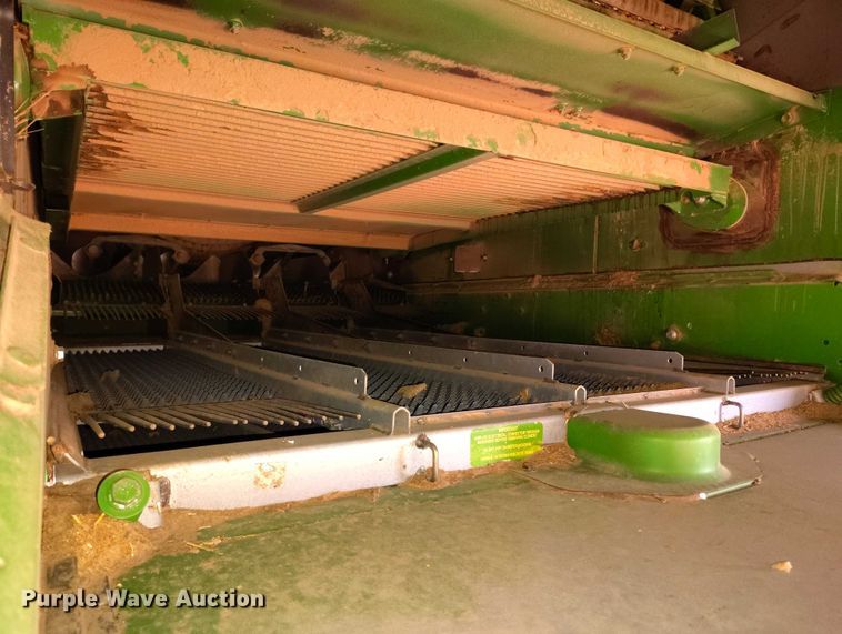 image for item DT0834 2004 John Deere 9660 STS combine