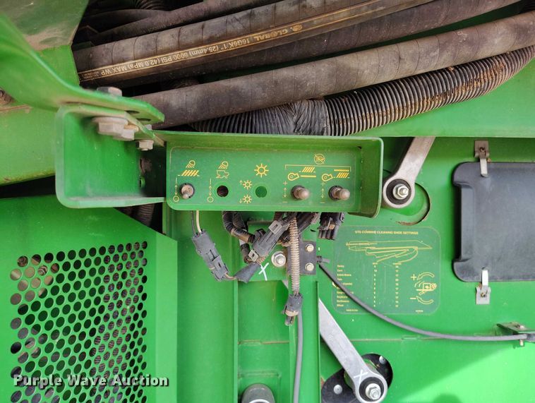 image for item DT0834 2004 John Deere 9660 STS combine
