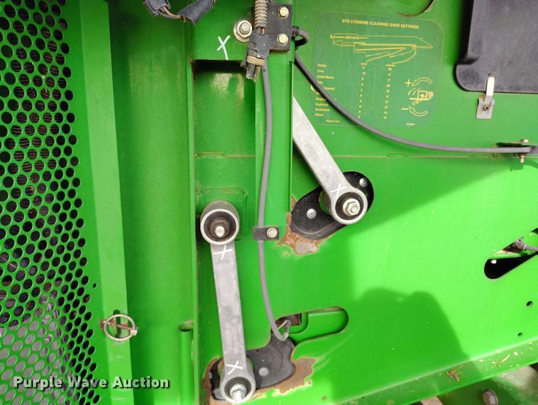 image for item DT0834 2004 John Deere 9660 STS combine