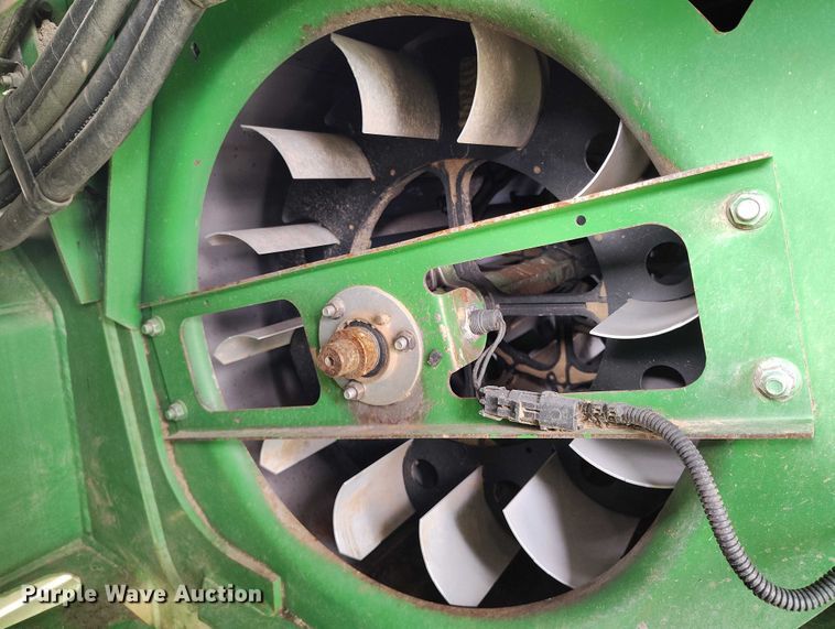 image for item DT0834 2004 John Deere 9660 STS combine