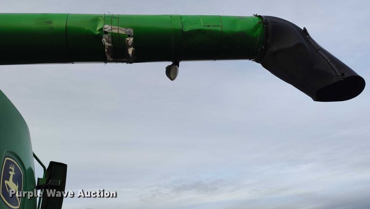 image for item DT0834 2004 John Deere 9660 STS combine