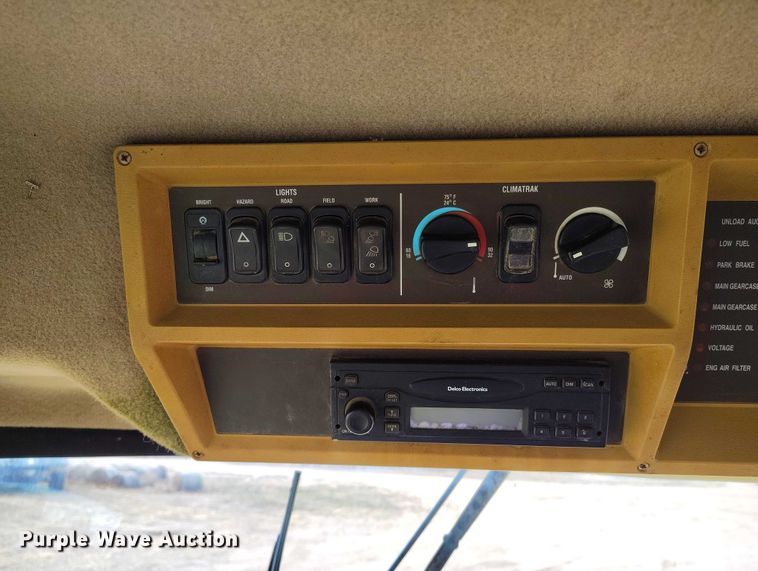 image for item DT0834 2004 John Deere 9660 STS combine