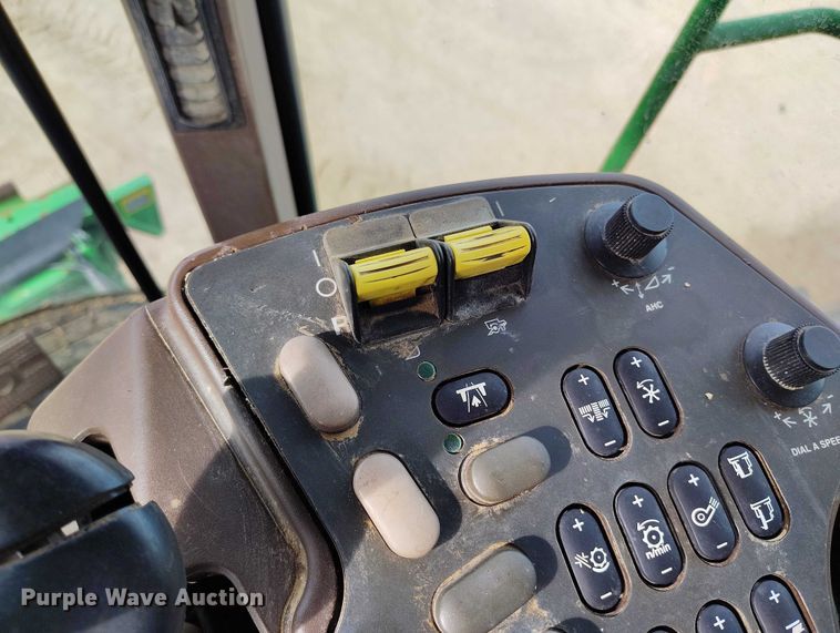 image for item DT0834 2004 John Deere 9660 STS combine