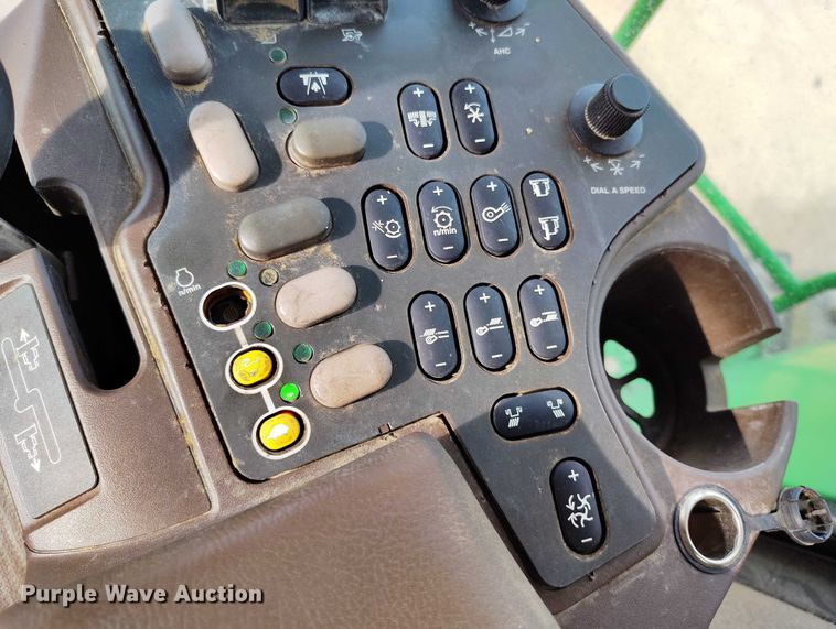 image for item DT0834 2004 John Deere 9660 STS combine