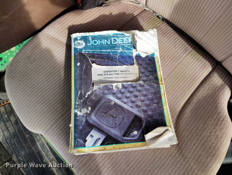 image for item DT0834 2004 John Deere 9660 STS combine