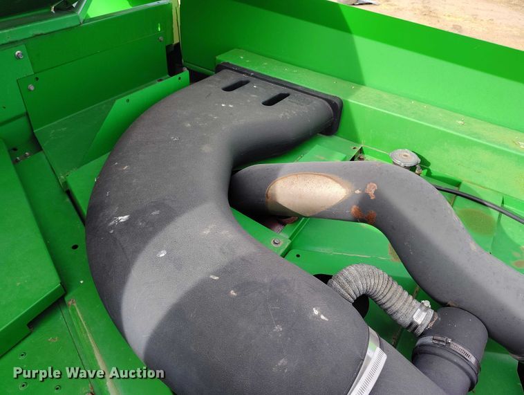 image for item DT0834 2004 John Deere 9660 STS combine