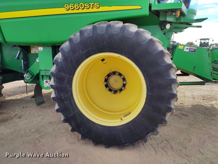 image for item DT0834 2004 John Deere 9660 STS combine