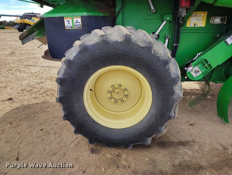 image for item DT0834 2004 John Deere 9660 STS combine