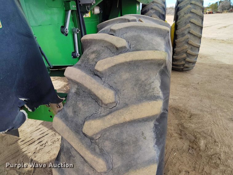 image for item DT0834 2004 John Deere 9660 STS combine