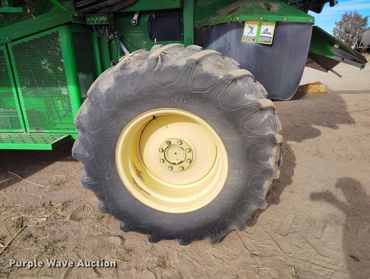 image for item DT0834 2004 John Deere 9660 STS combine