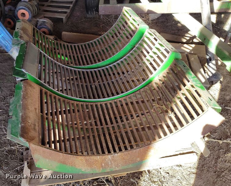 image for item DT0834 2004 John Deere 9660 STS combine