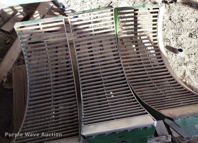 image for item DT0834 2004 John Deere 9660 STS combine