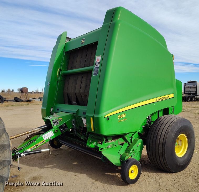 image for item DT0835 John Deere 569 Premium round baler
