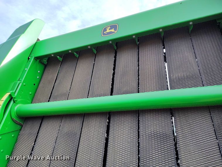 image for item DT0835 John Deere 569 Premium round baler