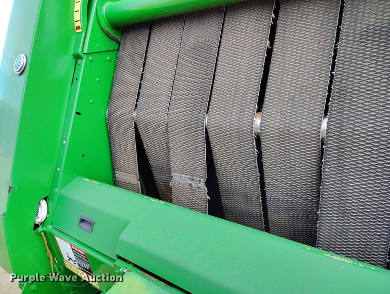 image for item DT0835 John Deere 569 Premium round baler