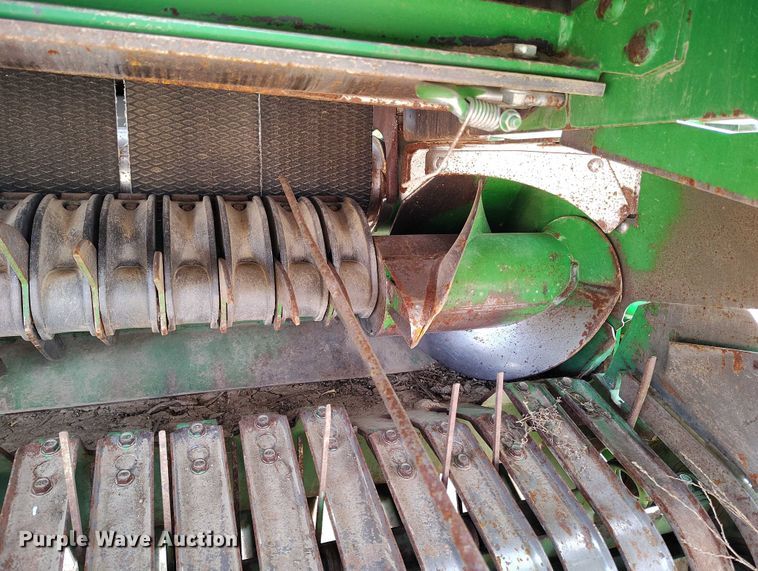 image for item DT0835 John Deere 569 Premium round baler