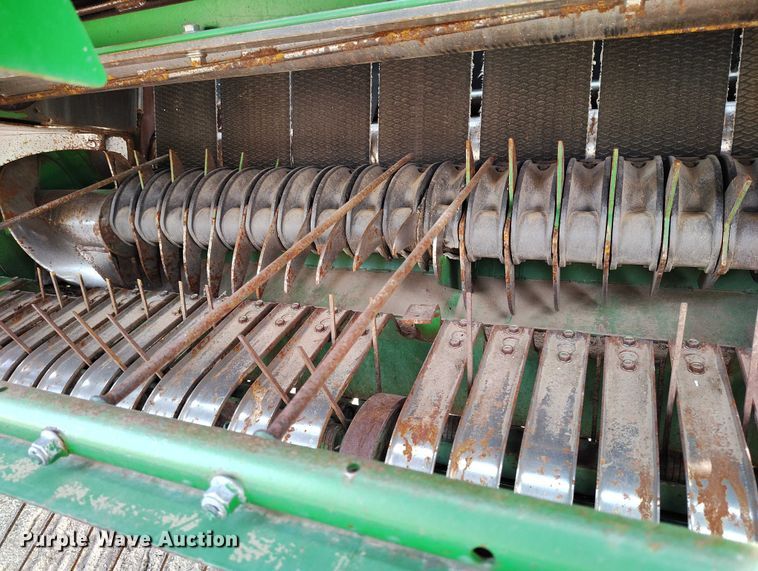 image for item DT0835 John Deere 569 Premium round baler