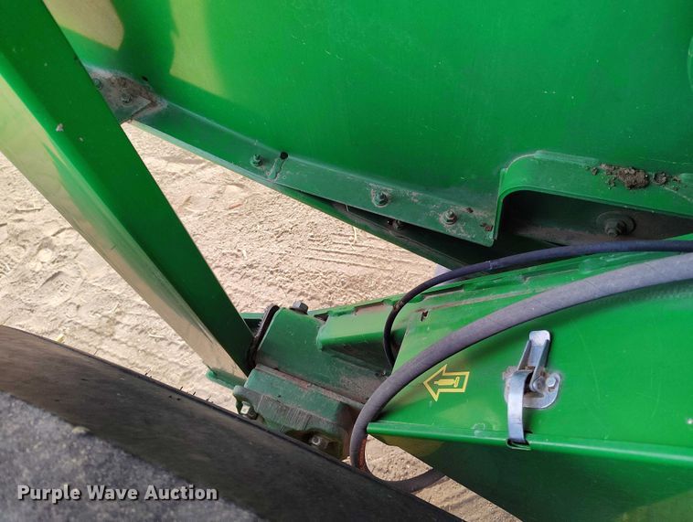 image for item DT0835 John Deere 569 Premium round baler