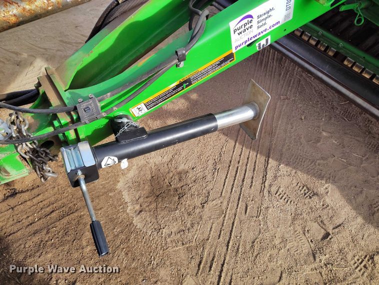 image for item DT0835 John Deere 569 Premium round baler