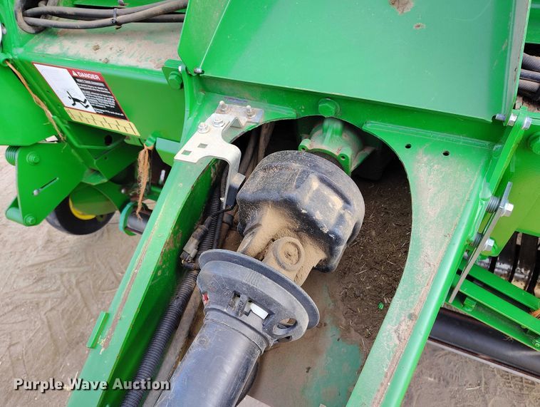 image for item DT0835 John Deere 569 Premium round baler