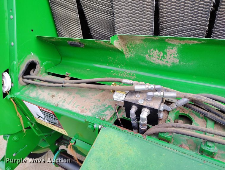 image for item DT0835 John Deere 569 Premium round baler