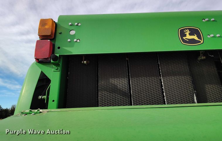 image for item DT0835 John Deere 569 Premium round baler