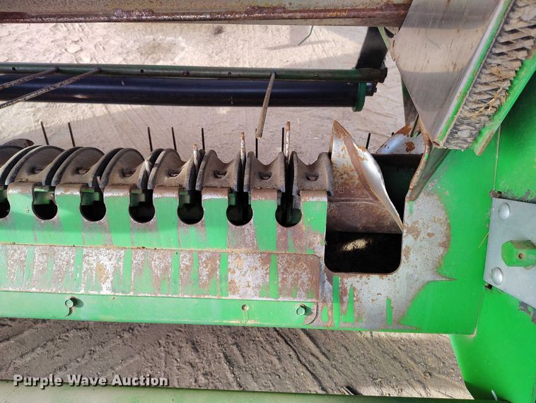 image for item DT0835 John Deere 569 Premium round baler