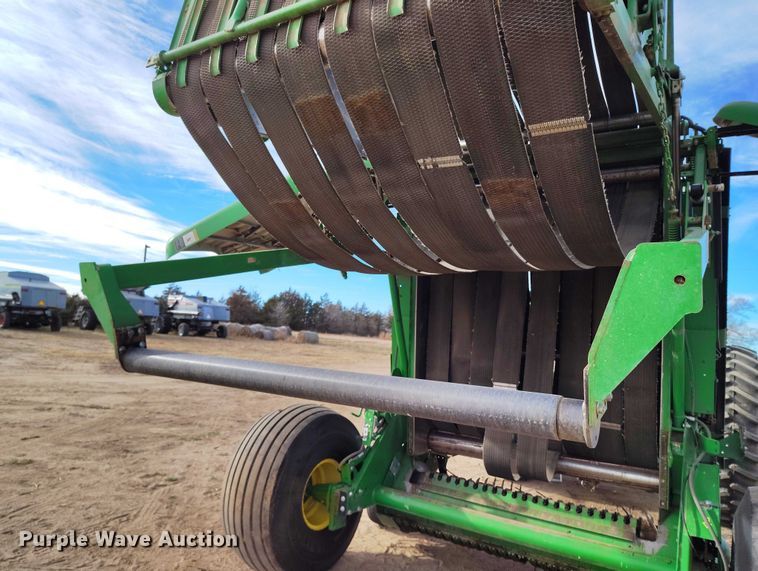 image for item DT0835 John Deere 569 Premium round baler